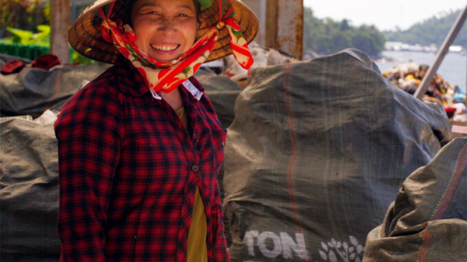 TONTOTON Waste-Picker on Hon Son Island_WEB
